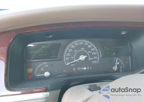 2003 Lincoln Town Car Cartier z USA, uszkodzony, nr VIN 1LNHM83W73Y608380